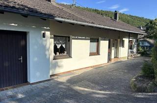 Einfamilienhaus kaufen in 72172 Sulz, Freistehendes Einfamilienhaus mit zweiter Wohnung, großzügigem Raumangebot und Garagen in Sulz/N