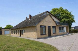 Mehrfamilienhaus kaufen in 24376 Rabel, Mehrgenerationshaus mit Entwicklungspotenzial - zwei Wohneinheiten & Gewerbebereich