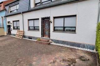 Mehrfamilienhaus kaufen in 66793 Saarwellingen, Saarwellingen - Mehrfamilienhaus - Ideal für Selbstnutzung und Vermietung