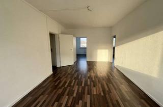 Wohnung mieten in Poststraße 21, 08141 Reinsdorf, Raum für Komfort: Großzügige Wohnung mit zwei Balkonen und zwei Bädern