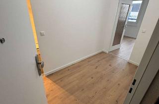 Wohnung mieten in Schwalbenweg 14, 12529 Schönefeld, Frisch sanierte und helle 4 Zimmerwohnung, großer Balkon,