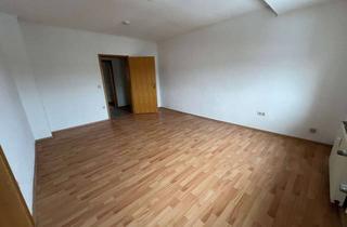 Wohnung mieten in 95030 Innenstadt, Großzügige 6-Zimmer-Dachgeschosswohnung mit zwei Bädern (Badewanne & Dusche) - 124,20 m² - Hof