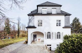 Villa kaufen in 82067 Ebenhausen, Vor den Toren Münchens: Einzigartige historische Villa auf weitläufigem Parkgrundstück