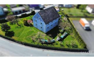 Haus kaufen in 95176 Konradsreuth, Vielseitiges Zweifamilienhaus mit großem Grundstück in ruhiger Lage von Konradsreuth