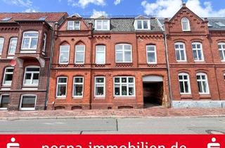 Mehrfamilienhaus kaufen in 25813 Husum, Mehrfamilienhaus mit 4 Wohnungen sowie zwei Nebengebäuden mit insgesamt 3 weiteren Wohnungen