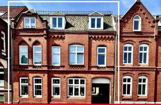 Mehrfamilienhaus kaufen in 25813 Husum, Mehrfamilienhaus mit 4 Wohnungen sowie zwei Nebengebäuden mit insgesamt 3 weiteren Wohnungen