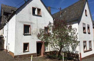 Bauernhaus kaufen in Backhausstraße 10, 56850 Enkirch, Sanierungsbedürftiger Winzerhof mit bis zu vier Wohneinheiten und Garten