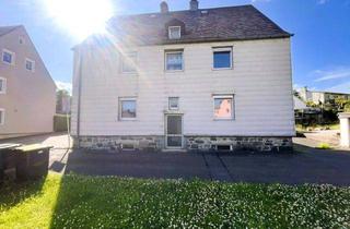 Haus kaufen in 95233 Helmbrechts, Attraktives Anlageobjekt: Dreifamilienhaus mit großem Grundstück und Garagen in Helmbrechts