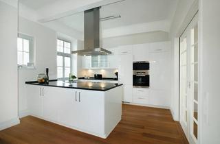 Wohnung kaufen in 71638 Ludwigsburg, Historischer Altbau trifft modernes Wohnen: 3,5 Zimmer mit zwei Balkonen in zentraler Lage