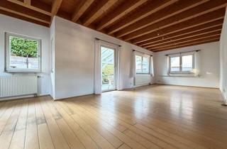 Haus kaufen in 78136 Schonach, Zuhause fürs Herz. 6 helle Zimmer auf 186 m². Tolle Einliegerwohnung. Herrlicher Garten.2 Garagen.