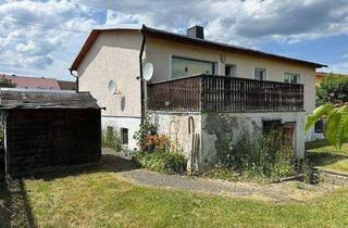 Haus kaufen in 07819 Triptis, Wohnen auf einer Ebene - Großer sanierungbedürftiger Bungalow mit viel Potenzial