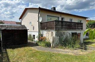 Haus kaufen in 07819 Triptis, Triptis - Wohnen auf einer Ebene - Großer sanierungbedürftiger Bungalow mit viel Potenzial