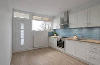 Wohnung kaufen in 26721 Emden, Emden - Große 4-Zimmer Wohnung mit Balkon, gute Infrastruktur