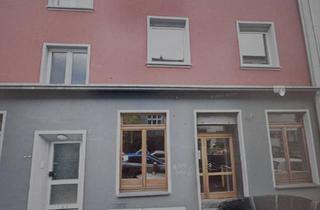 Wohnung kaufen in 45145 Essen, Essen - Attraktive 2-Zimmer-Wohnung mit Balkon im 1. OG in ruhiger Lage