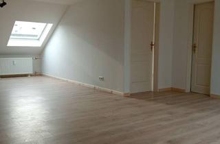 Wohnung mieten in Werner-Hilpert-Straße 11, 63263 Neu-Isenburg, Erstbezug nach Sanierung: 2-Zi-Dachgeschosswohnung in Neu-Isenburg