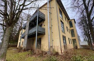 Wohnung kaufen in Unterislinger Weg 18B, 93053 Kasernenviertel, Einziehen oder investieren – Wohnung mit Entwicklungsspielraum!