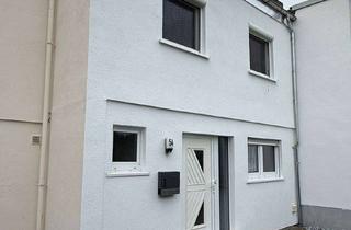 Einfamilienhaus kaufen in 35606 Solms, Kernsaniertes Einfamilienhaus mit Garten & Terrasse, 2 Garagen – provisionsfrei