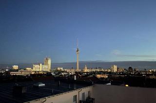 Immobilie mieten in Fehrbelliner Straße 93, 10119 Prenzlauer Berg, Panoramablick über die Dächer von Berlin. Mit Klavier.