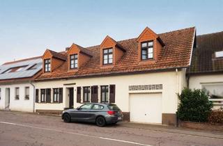 Bauernhaus kaufen in 66399 Mandelbachtal, Ehemaliges Bauernhaus von 1894 mit zwei Wohneinheiten!