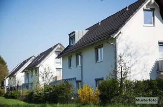 Anlageobjekt in Springe XXX, 51597 Morsbach, Zwei- und Einfamilienhaus sowie Grün- und Waldflächen