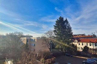 Wohnung kaufen in 12247 Lankwitz, Dachgeschosswohnung mit schönem Ausblick und viel Potential
