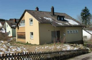 Mehrfamilienhaus kaufen in 78112 St. Georgen, Mehrfamilienhaus in schöner, sonniger Ortsrandlage mit Doppelgarage