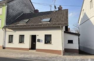 Einfamilienhaus kaufen in Saarstraße 25, 54422 Züsch, Renovierungsbedürftiges Einfamilienhaus mit Ausbaupotenzial in Züsch