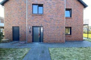 Wohnung kaufen in 26160 Bad Zwischenahn, Bad Zwischenahn - Großzügige Dachgeschosswohnung mit Fáhrstuhl und Balkon