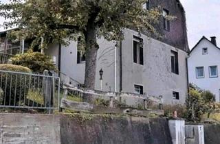 Haus kaufen in 58840 Plettenberg, Plettenberg - Familienhaus mit viel Potenzial zu verkaufen