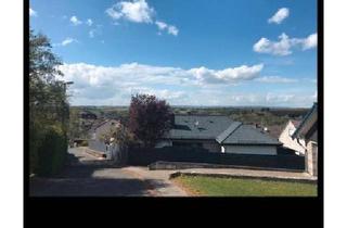 Haus kaufen in 55776 Ruschberg, Ruschberg - Großer, freistehender 70er-Jahre-Winkelbungalow mit ELW