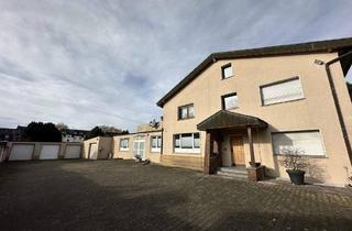 Einfamilienhaus kaufen in 45968 Gladbeck, Gladbeck - Wohnen & Arbeiten vereint: Einfamilienhaus mit vielseitig nutzbarer Halle, zwei Lagerflächen und drei Garagen