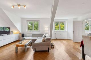 Wohnung kaufen in 80796 Schwabing-West, Schwabinger Altbauflair trifft Moderne – vermietete 3-Zimmer-Dachgeschosswohnung