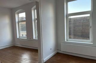 Wohnung mieten in Prüne 30, 24103 Exerzierplatz, Sonnige 2,5-Zimmer-Altbauwohnung in Kiel nahe Exerzierplatz