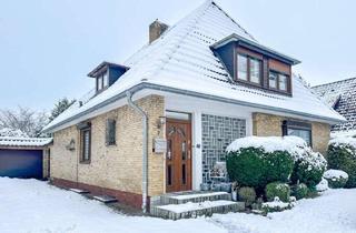 Haus kaufen in 25746 Heide, Attraktives Walmdachhaus mit Wintergarten, Balkon und eingewachsenem Grundstück in Heide-Ost