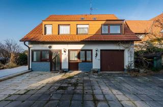 Einfamilienhaus kaufen in 79285 Ebringen, Freistehendes, sanierungsbedürftiges Einfamilienhaus am Fuße der Weinberge in Ebringen