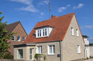 Haus kaufen in Blumenstraße 23, 29574 Ebstorf, Saniertes Zweifamilienhaus mit Anliegerwohnung in ruhiger Lage von Ebstorf