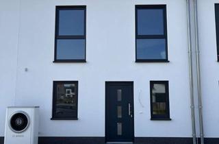 Haus mieten in Marie-Juchacz-Weg 1a, 31157 Sarstedt, Sarstedt: Modernes 6-Zimmer Reihenhaus mit Terrasse und Garten