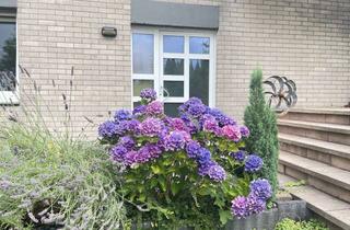 Haus kaufen in Reiner-Hütten-Straße 19, 51519 Odenthal, 202603 Familienhaus mit Garten im citynahen Grünen für stilvolles Wohnen auf drei Ebenen