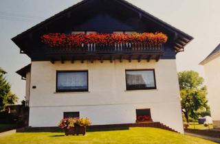 Haus kaufen in 65589 Hadamar, Hadamar - Zweifamilien-Haus in Ortsrandlage - POVISIONSFREI