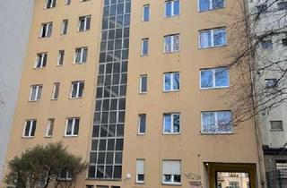 Wohnung kaufen in Yorckstraße 13, 10965 Kreuzberg, Bezugsfreie sonnendurchflutete 3-Zimmerwohnung mit Einbauküche in Berlin Kreuzberg