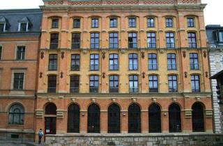 Wohnung kaufen in An Der Marienkirche, 06108 Altstadt, Vermietete barrierefreie Dachgeschosswohnung mit Balkon im Stadtzentrum