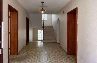 Einfamilienhaus kaufen in 84085 Langquaid, Geräumiges Einfamilienhaus mit Nebengebäude und großem Garten