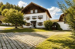 Haus kaufen in 94536 Eppenschlag, Bilderbuch-Vierseithof mit 7 Ferienwohnungen, Pferdestallung und großen Nebengebäuden im Bayer. Wald