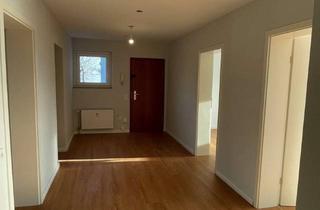 Wohnung mieten in Ostpreußenstraße 27, 61381 Friedrichsdorf, Luxuriöse 4-ZW mit Balkon im 1. OG in Friedrichsdorf