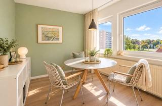 Wohnung kaufen in 25813 Husum, Renovierte Dachgeschosswohnung in Husum – sofort bezugsfrei mit Stellplatz und Glasfaseranschluss