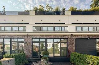 Wohnung kaufen in 14476 Potsdam, Potsdam - Design-Townhouse in exklusivem Villenpark - Idyllisch Wohnen mit viel Platz, Terrasse und Garten