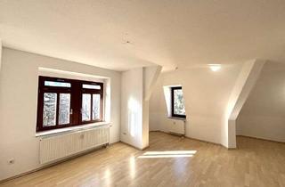 Wohnung kaufen in 01277 Blasewitz, Bezugsfreie Wohnung im Dachgeschoss über 2 Etagen in begehrter Lage von Dresden-Striesen