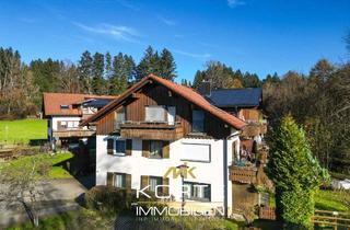 Wohnung kaufen in 88178 Heimenkirch, Sonnenverwöhnt über den Dächern – charmante Dachgeschosswohnung mit zwei Balkonen in ruhiger Lage