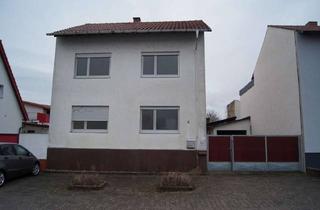 Haus kaufen in 76709 Kronau, Sanierungsbedürftiges Wohnhaus mit Innenhof, Nebengebäude und Garten in ruhiger Wohnlage