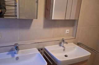Wohnung kaufen in 73087 Bad Boll, Helle, renovierte 3-Zimmer-Wohnung mit Balkon, Garage & Einbauküche, leerstehend